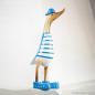 Preview: Dänische Ente aus Naturholz in blau gestreiftem Strandoutfit (40cm)