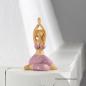 Mobile Preview: Yoga-Dame Line in violettem Outfit Schneidersitz (14 cm)