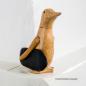 Preview: Pinguin mit schwarzem Surfbrett aus Naturholz (24 cm)