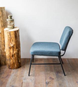 Blauer Loungechair mit Kunstlederbezug und Metallbeinen