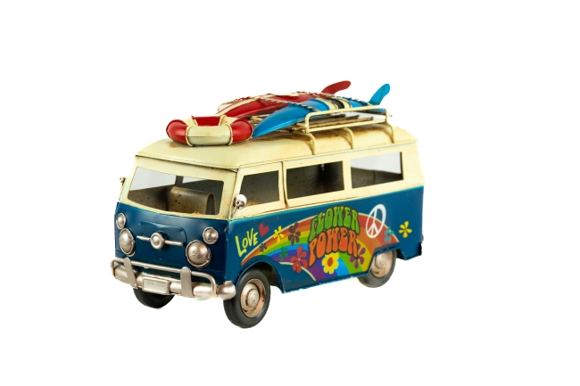 Handgefertigtes Modellfahrzeug blau-weißer Surfbus
