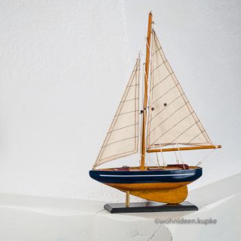 Kleines Segelschiff blau aus Holz (40 cm x 27 cm)
