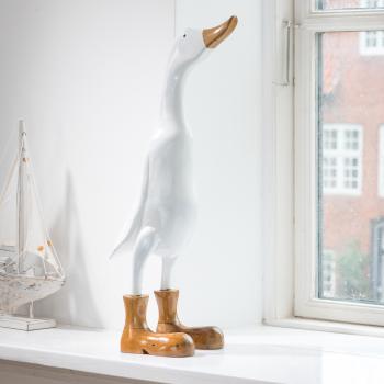 Dänische Ente XXL aus Naturholz in weißem Outfit mit Stiefeln (57cm x 23cm)