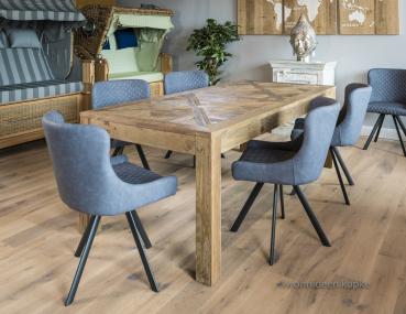 Handgefertigter Esstisch aus Hartholz mit außergewöhnlicher Tischoberfläche
