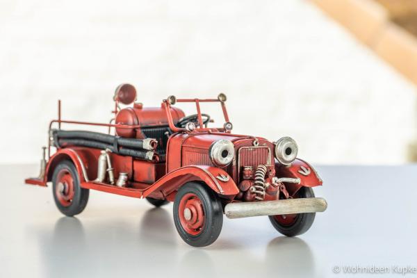 Handgefertigtes Modellfahrzeug Feuerwehrauto (26cm)