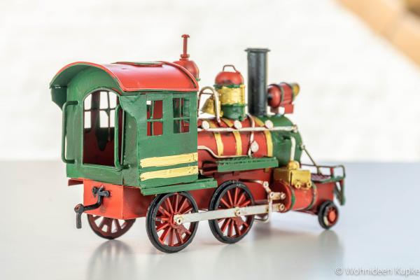 Handgefertigte Modelllokomotive aus Metall, bunt (23 cm)