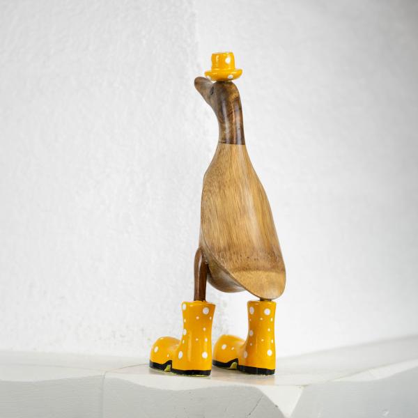 Dänische Ente mit gelben Stiefeln und Hut
