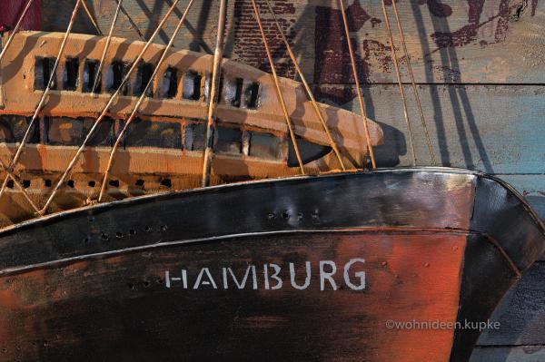 Wandbild eines Hamburger Dampfschiffs aus Holz und Metall Schriftzug
