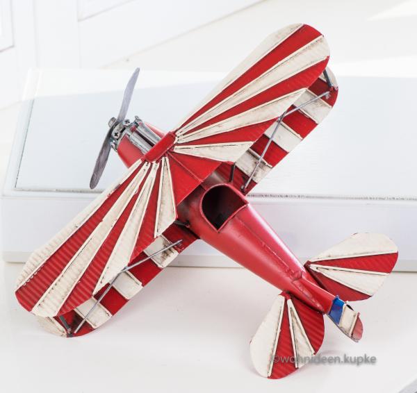 Handgefertigtes Modellflugzeug Doppeldecker mit Propeller rot (32 cm x 28 cm)